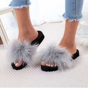 🎄Light Gray Faux Fur Slides
